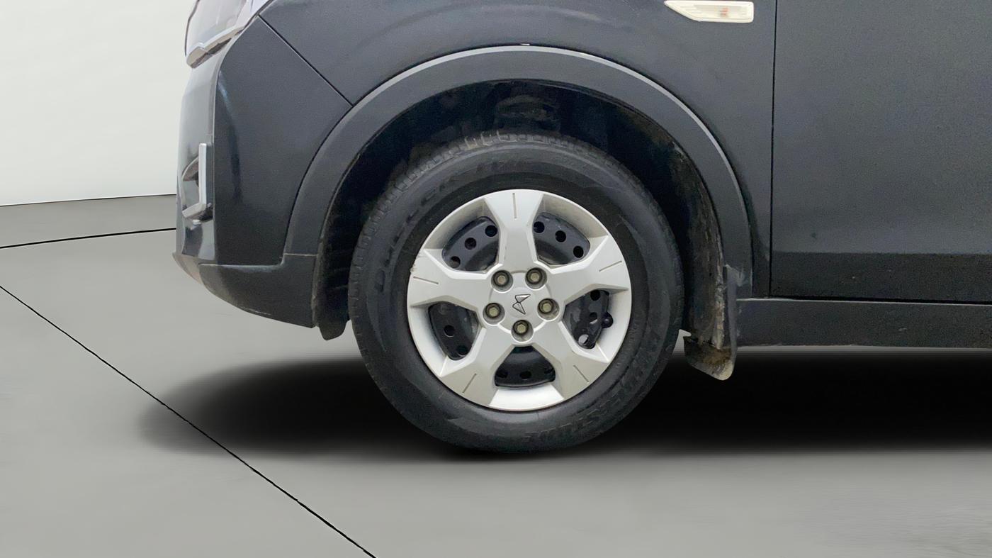 2023 Mahindra XUV300 W6 1.5 Diesel, Diesel, Manual, 51,147 km, Left Front Wheel