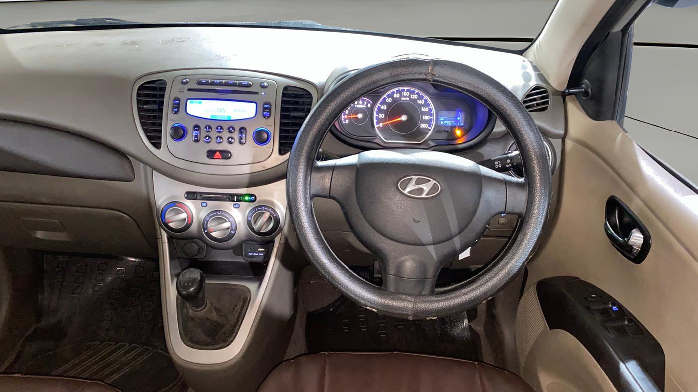 2015 Hyundai i10 SPORTZ 1.1, Petrol, Manual, 62,966 km, Steering Wheel Close Up