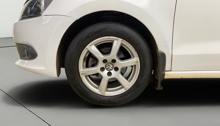 2014 Volkswagen Vento HIGHLINE PETROL AT, Petrol, Automatic, 92,803 km, Left Front Wheel