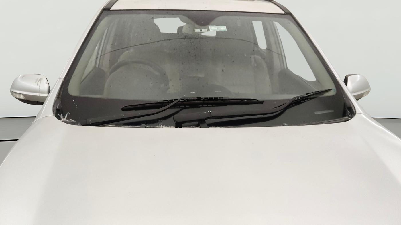 2016 Mahindra XUV500 W10, Diesel, Manual, 1,15,976 km, Front Windshield