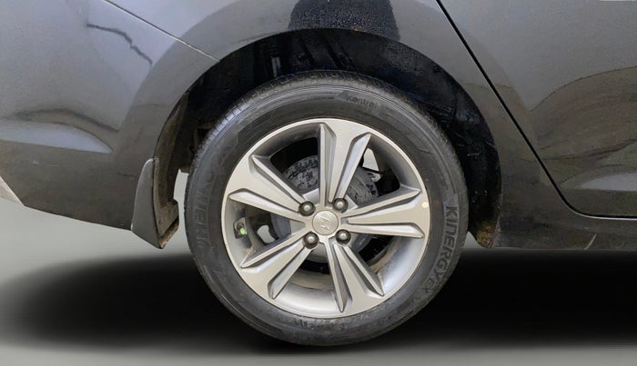 2017 Hyundai Verna 1.6 VTVT SX O, Petrol, Manual, 64,229 km, Right Rear Wheel