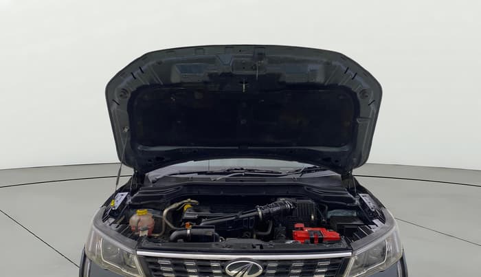 2021 Mahindra XUV300 W8 1.2 PETROL, Petrol, Manual, 50,918 km, Open Bonet