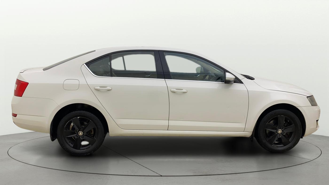 2017 Skoda Octavia AMBITION PLUS AT 1.8 TSI, Petrol, Automatic, 64,017 km, Right Side View