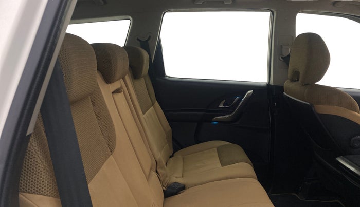 2018 Mahindra XUV500 W9 AT, Diesel, Automatic, 99,055 km, Right Side Rear Door Cabin