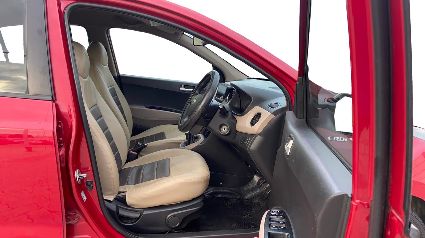 2015 Hyundai Xcent S 1.1 CRDI (O), Diesel, Manual, 1,17,780 km, Right Side Front Door Cabin