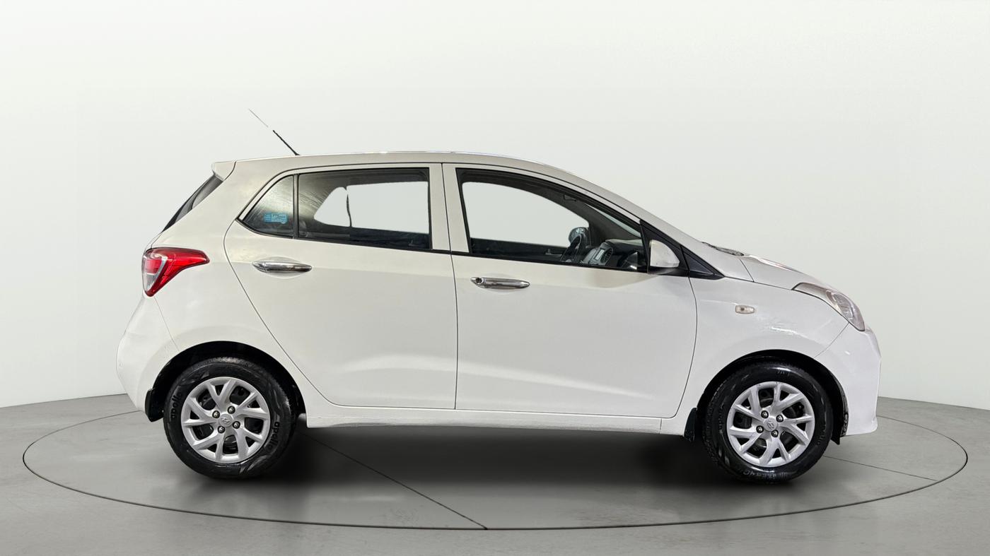 2017 Hyundai Grand i10 SPORTZ 1.2 KAPPA VTVT, Petrol, Manual, 55,669 km, Right Side View