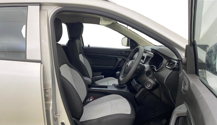 2024 Renault Kiger RXE MT, Petrol, Manual, 677 km, Right Side Front Door Cabin