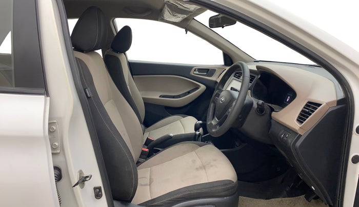 2017 Hyundai Elite i20 ASTA 1.2, Petrol, Manual, 1,03,531 km, Right Side Front Door Cabin