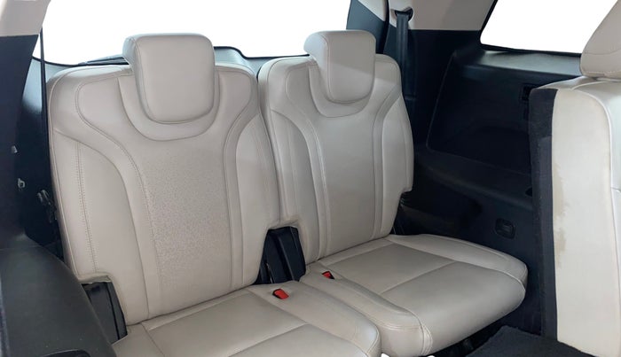 2021 Mahindra XUV700 AX 7 P MT 7 STR, Petrol, Manual, 79,059 km, Third Seat Row ( optional )