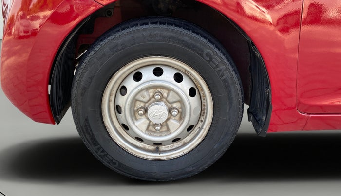 2016 Hyundai Eon ERA +, Petrol, Manual, 1,11,902 km, Left Front Wheel