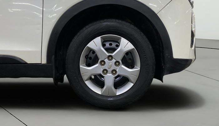 2019 Mahindra XUV300 W6 1.2 PETROL, Petrol, Manual, 83,366 km, Right Front Wheel