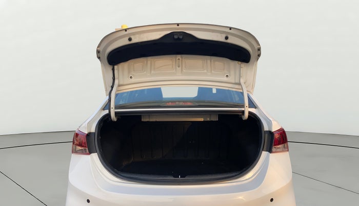 2018 Hyundai Verna 1.6 VTVT SX O, Petrol, Manual, 75,339 km, Boot Door Open