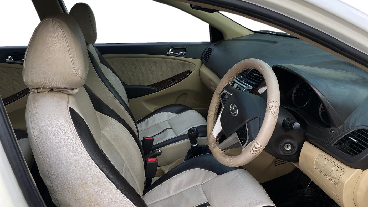 2014 Hyundai Verna FLUIDIC 1.6 VTVT SX, Petrol, Manual, 61,445 km, Right Side Front Door Cabin