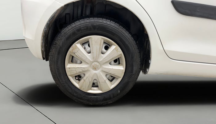 2016 Maruti Swift LXI (O), Petrol, Manual, 83,889 km, Right Rear Wheel