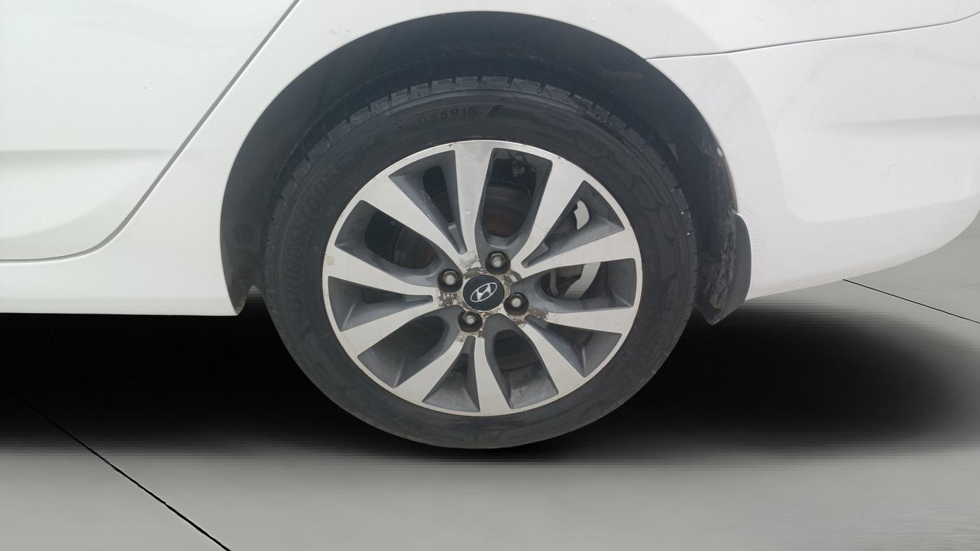2014 Hyundai Verna FLUIDIC 1.6 VTVT SX, Petrol, Manual, 49,410 km, Left Rear Wheel