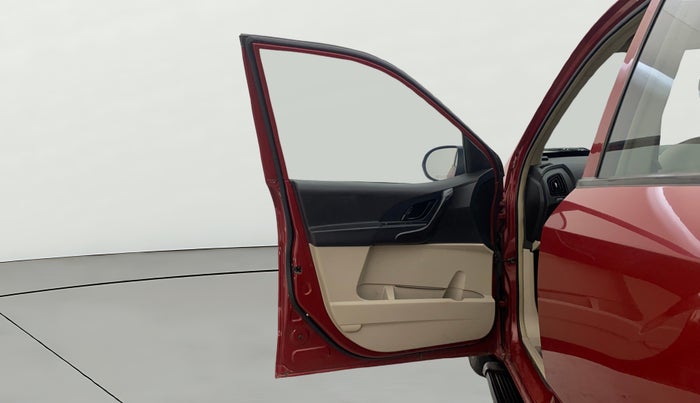 2016 Mahindra XUV500 W4, Diesel, Manual, 1,02,852 km, LHS Front Door