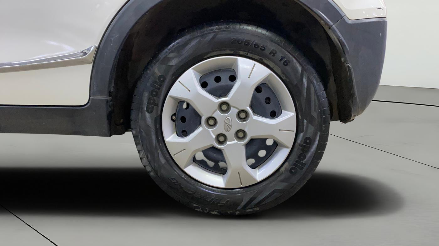 2022 Mahindra XUV300 W6 1.5 DIESEL AMT, Diesel, Automatic, 41,647 km, Left Rear Wheel