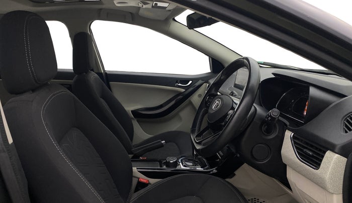 2022 Tata NEXON XZA PLUS (O) PETROL DUAL TONE, Petrol, Automatic, 41,201 km, Right Side Front Door Cabin
