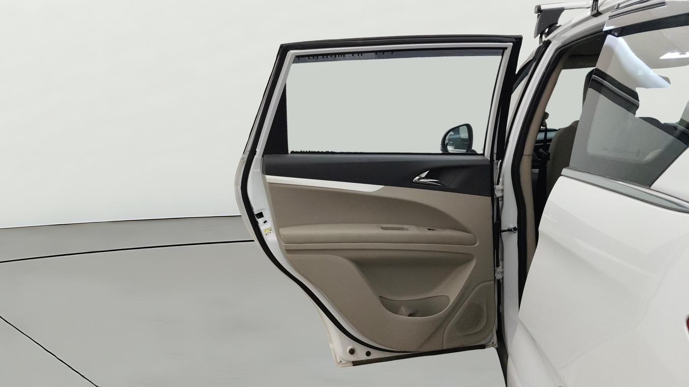 2025 Mahindra MARAZZO M 6 + 8 STR, Diesel, Manual, 5,480 km, LHS Rear Door