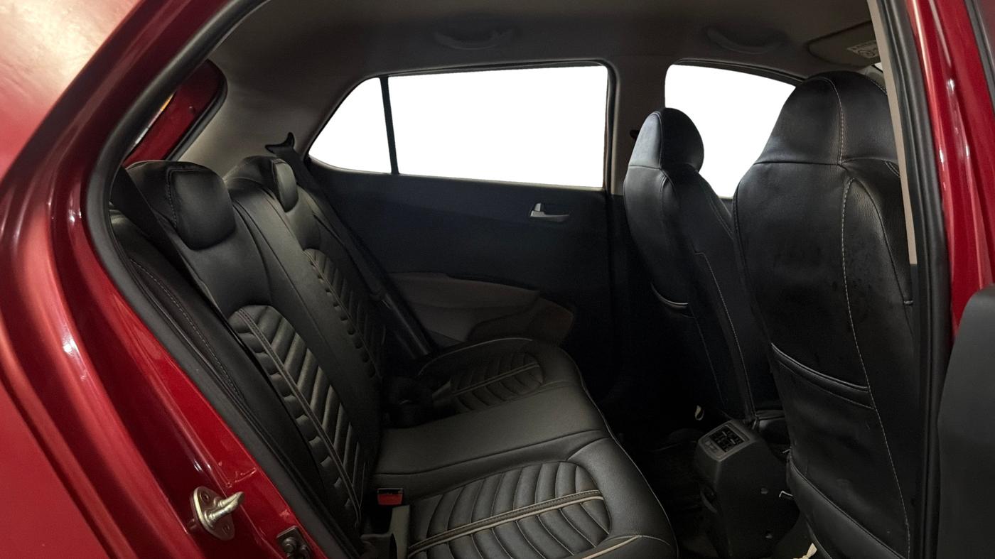2018 Hyundai Grand i10 SPORTZ AT 1.2 KAPPA VTVT, Petrol, Automatic, 28,328 km, Right Side Rear Door Cabin