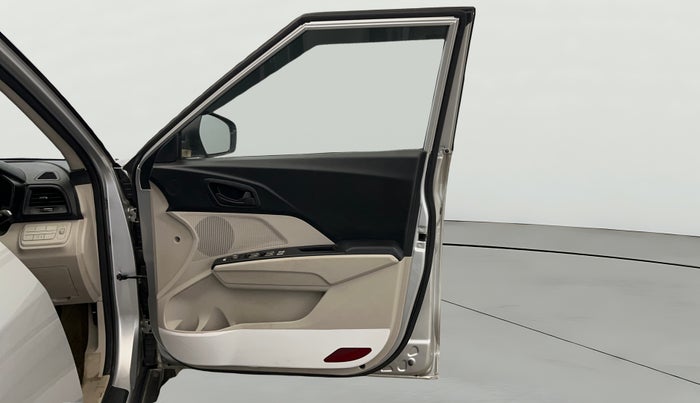 2021 Mahindra XUV300 W6 1.5 Sunroof Diesel, Diesel, Manual, 71,527 km, RHS Front Door