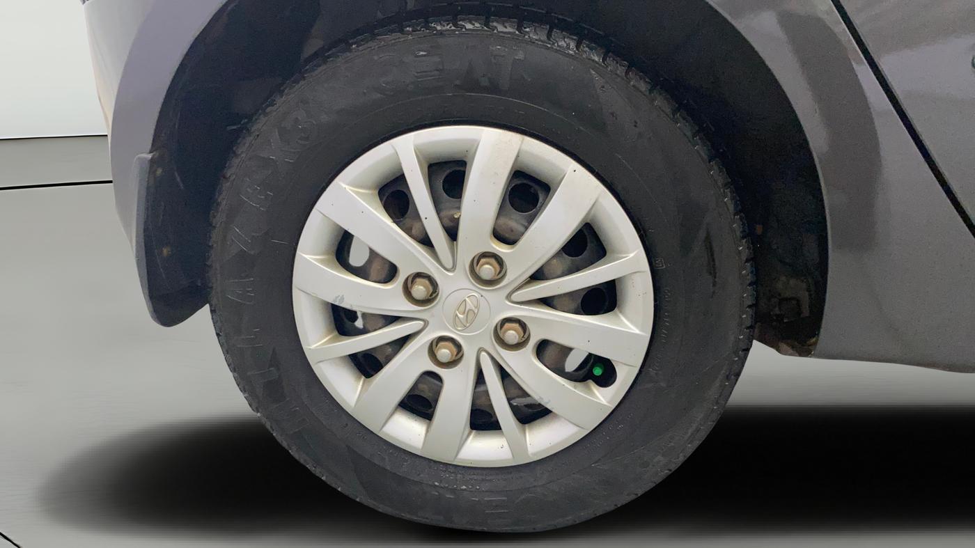 2013 Hyundai i10 SPORTZ 1.2, Petrol, Manual, 1,15,573 km, Right Rear Wheel
