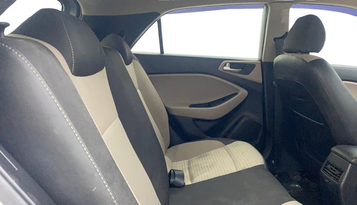 2020 Hyundai Elite i20 MAGNA PLUS 1.2, Petrol, Manual, 31,757 km, Right Side Rear Door Cabin