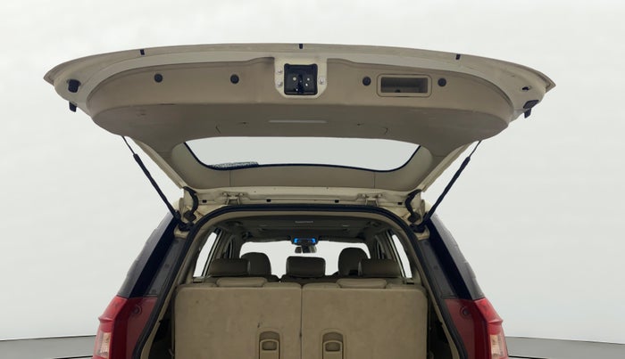 2017 Mahindra XUV500 W10 AT, Diesel, Automatic, 57,695 km, Boot Door Open