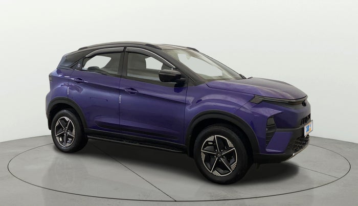 2023 Tata NEXON FEARLESS + SUNROOF DCA DUAL TONE 1.2 PETROL, Petrol, Automatic, 33,711 km, Right Front Diagonal
