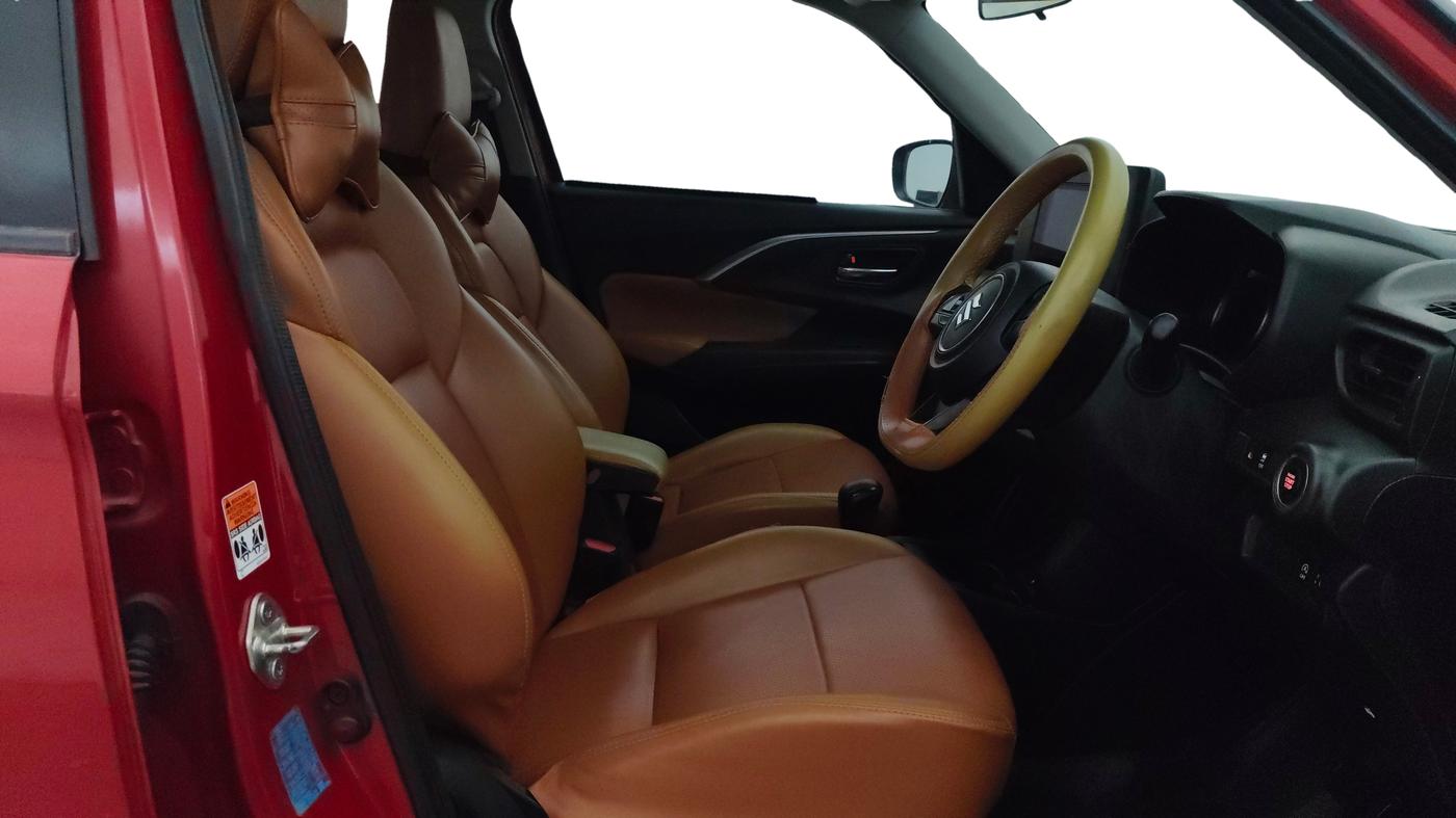 2024 Maruti Swift ZXi AMT, Petrol, Automatic, 31,321 km, Right Side Front Door Cabin