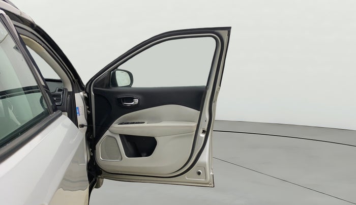 2017 Jeep Compass LIMITED (O) 2.0 DIESEL 4X4, Diesel, Manual, 72,840 km, RHS Front Door