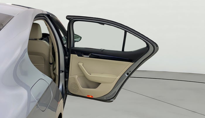 2016 Skoda Superb L&K 1.8 TSI AT, Petrol, Automatic, 52,309 km, RHS Rear Door