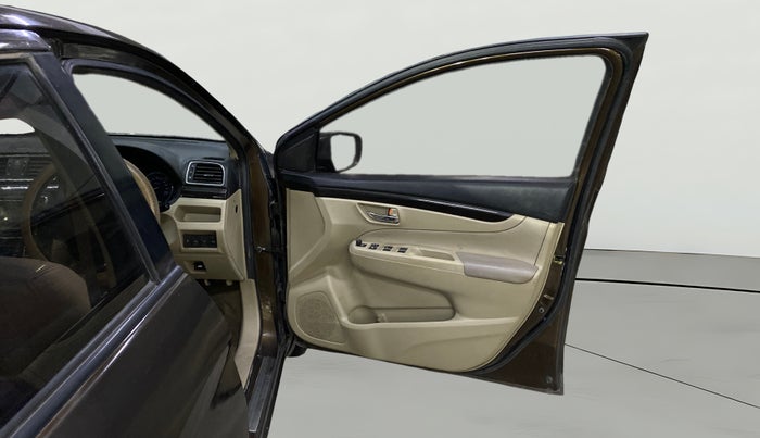 2015 Maruti Ciaz VDI+ SHVS, Diesel, Manual, 86,285 km, RHS Front Door