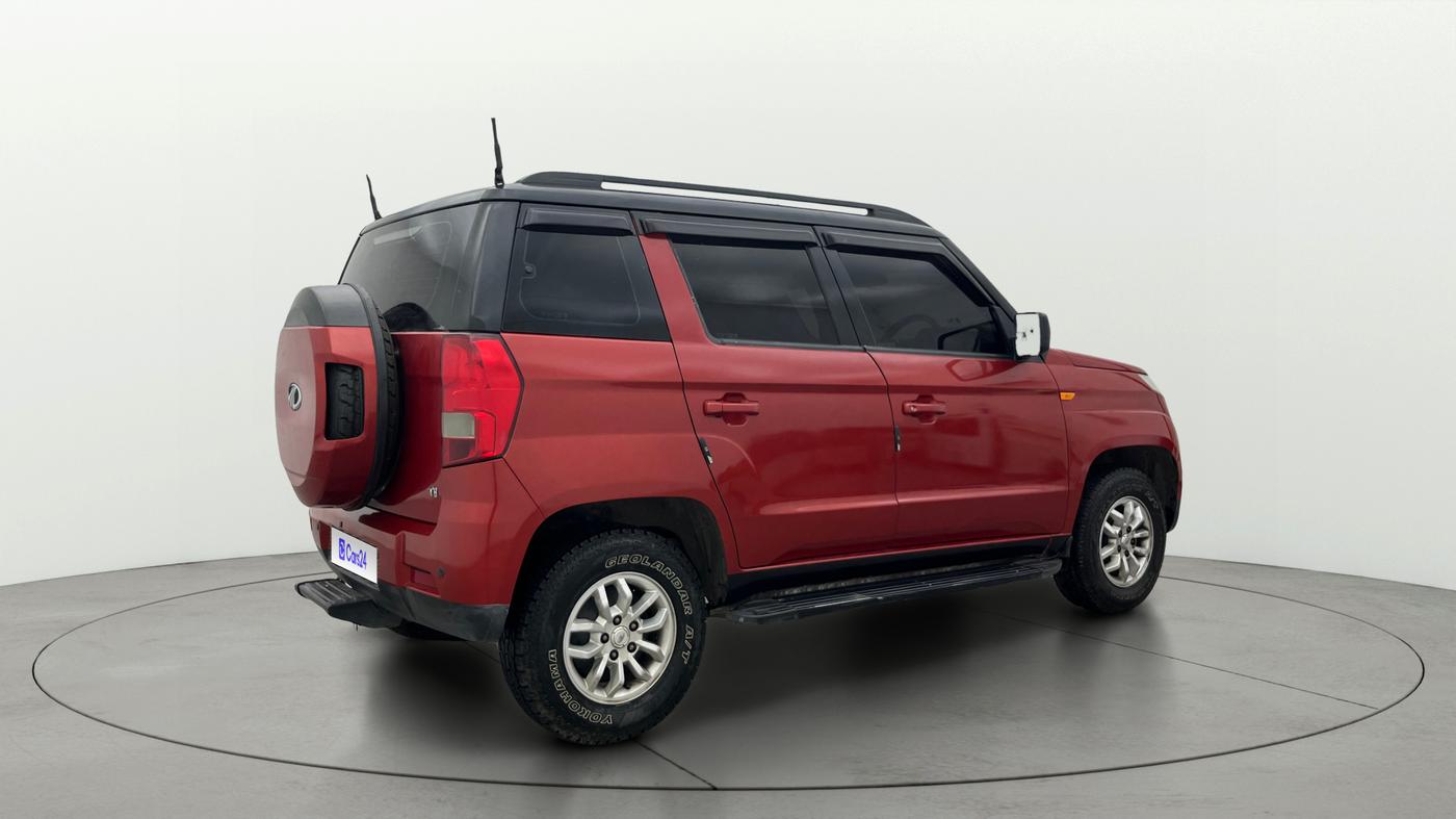 2017 Mahindra TUV300 T8 DUAL TONE, Diesel, Manual, 1,12,490 km, Right Back Diagonal