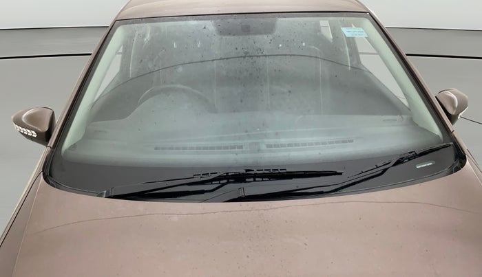 2017 Volkswagen Polo COMFORTLINE 1.2L, Petrol, Manual, 76,943 km, Front Windshield