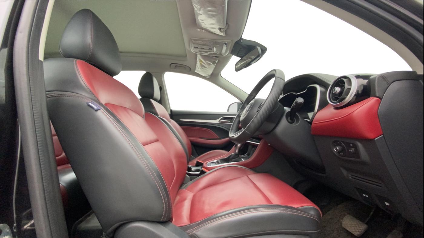 2024 MG ASTOR Savvy Pro Red 1.3 CVT, Petrol, Automatic, 13,986 km, Right Side Front Door Cabin