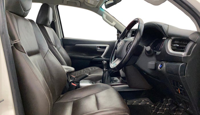 2018 Toyota Fortuner 2.8 4X2 MT, Diesel, Manual, 1,38,251 km, Right Side Front Door Cabin