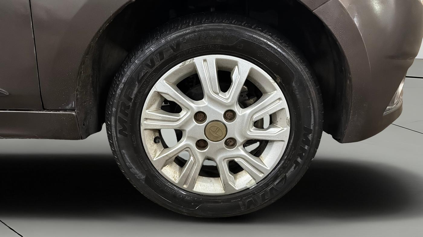 2018 Tata Tiago XZ PETROL, Petrol, Manual, 90,927 km, Right Front Wheel