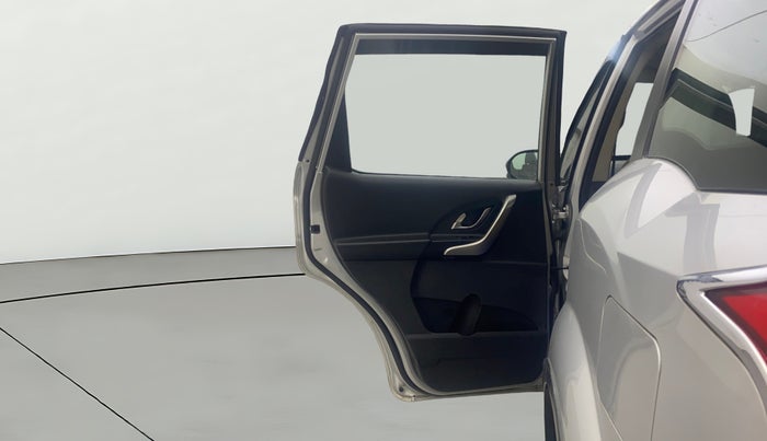 2018 Mahindra XUV500 W9 AT, Diesel, Automatic, 75,785 km, LHS Rear Door