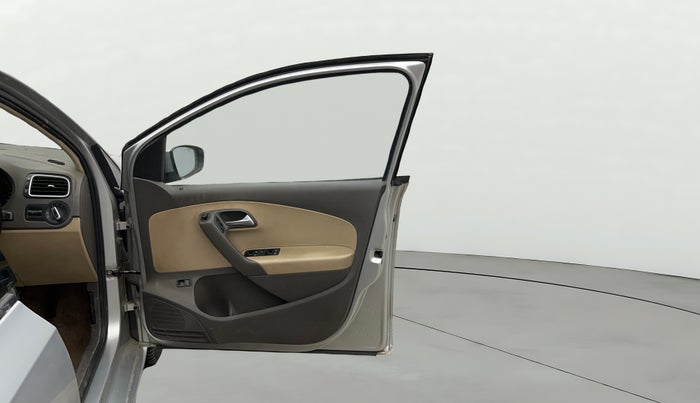 2015 Volkswagen Vento HIGHLINE 1.6 MPI, Petrol, Manual, 1,17,324 km, RHS Front Door