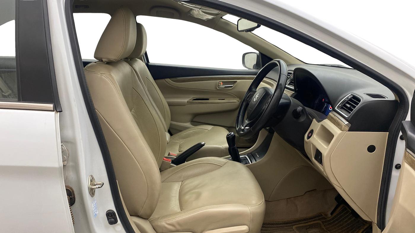 2020 Maruti Ciaz ALPHA 1.5 SHVS PETROL, Petrol, Manual, 1,11,734 km, Right Side Front Door Cabin