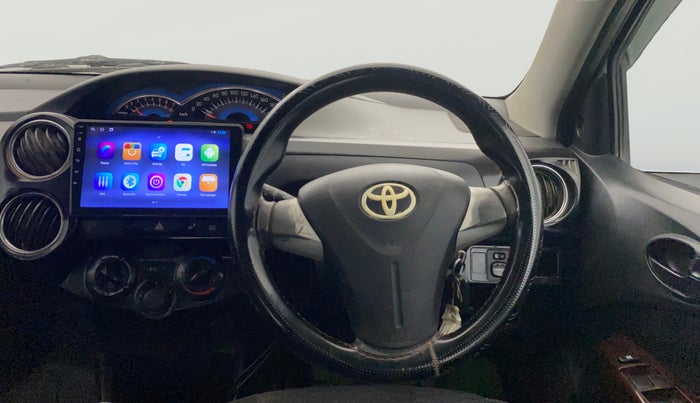 2015 Toyota Etios CROSS 1.2 G, Petrol, Manual, 1,16,991 km, Steering Wheel Close Up