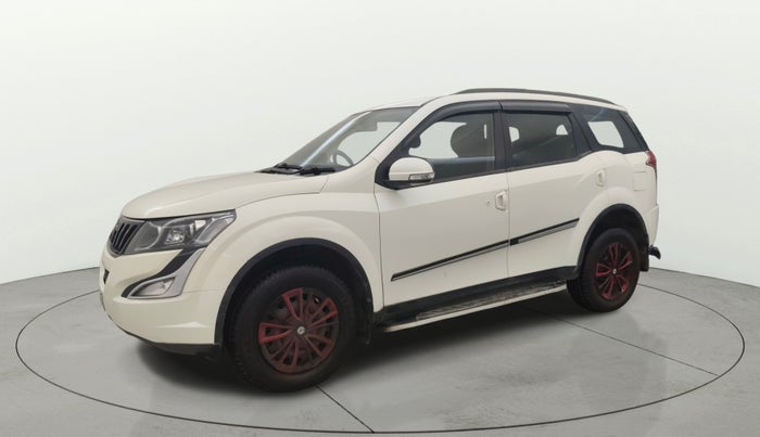 2015 Mahindra XUV500 W8, Diesel, Manual, 1,14,318 km, Left Front Diagonal