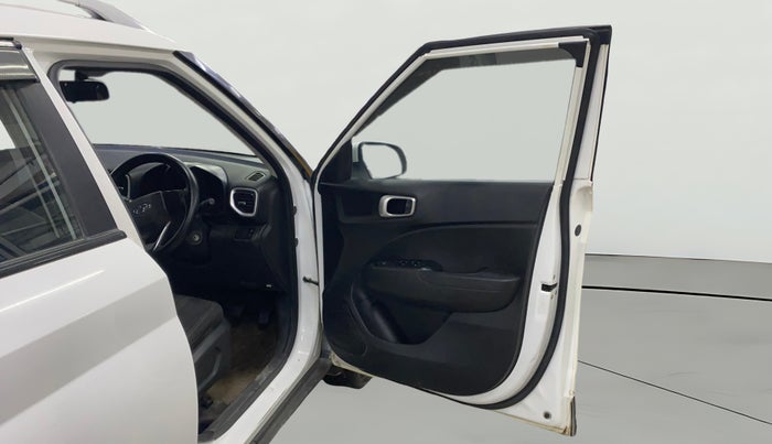 2020 Hyundai VENUE S 1.5 CRDI, Diesel, Manual, 82,804 km, RHS Front Door