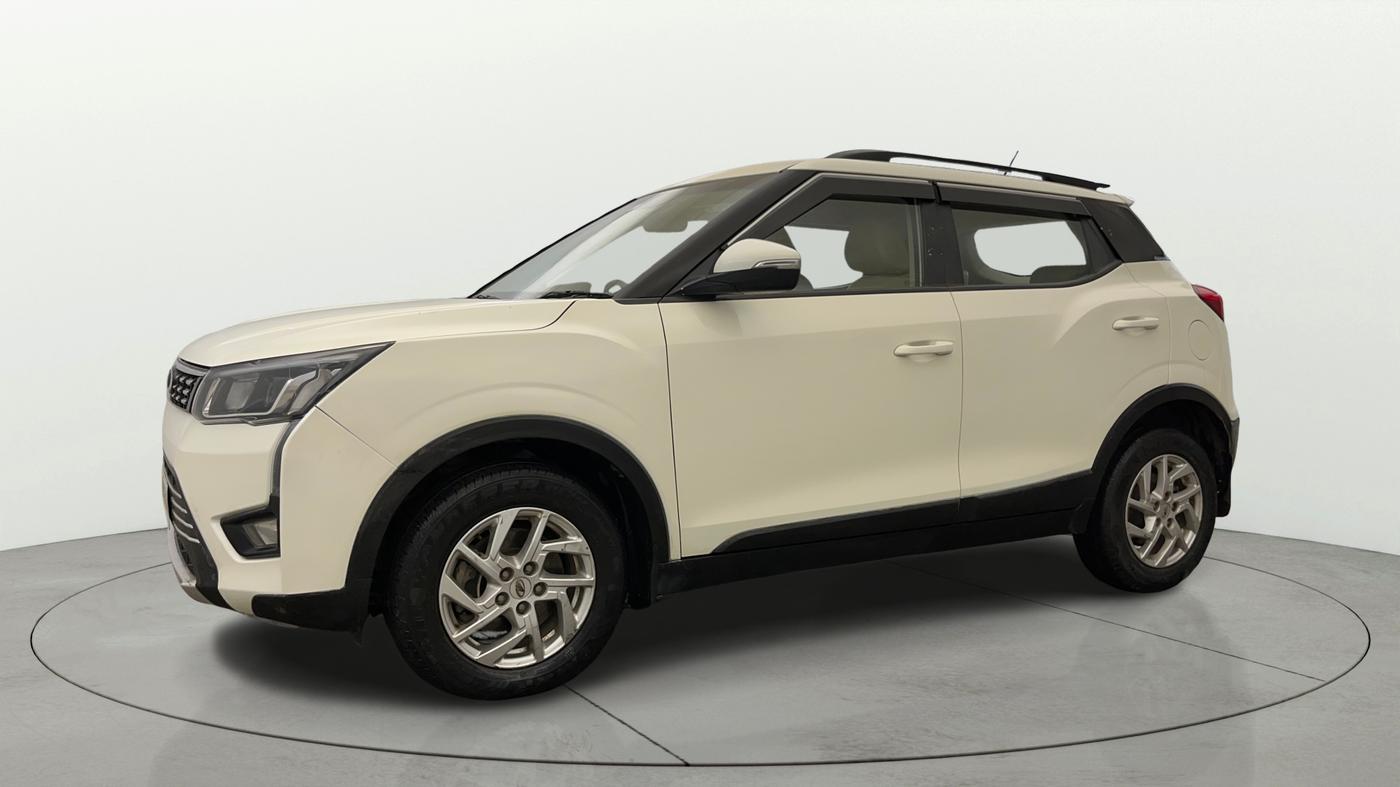 2022 Mahindra XUV300 W8 1.2 PETROL, Petrol, Manual, 45,891 km, Left Front Diagonal