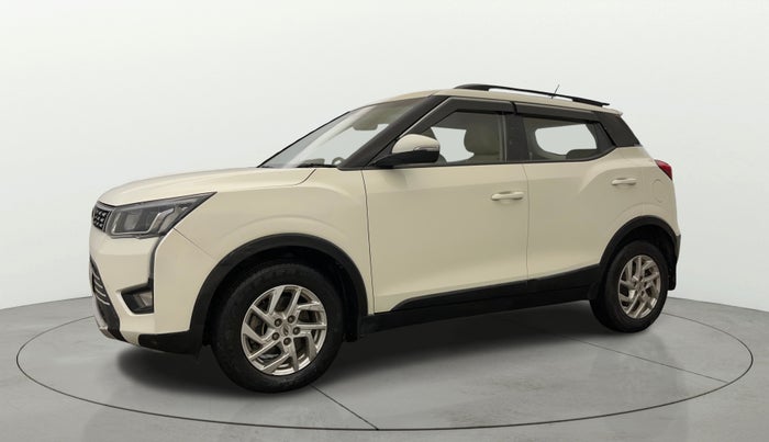 2022 Mahindra XUV300 W8 1.2 PETROL, Petrol, Manual, 45,817 km, Left Front Diagonal
