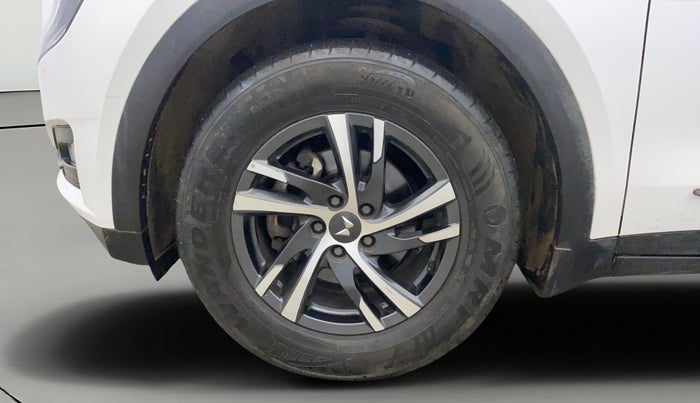 2022 Mahindra XUV700 AX 5 P MT 5 STR, Petrol, Manual, 52,998 km, Left Front Wheel