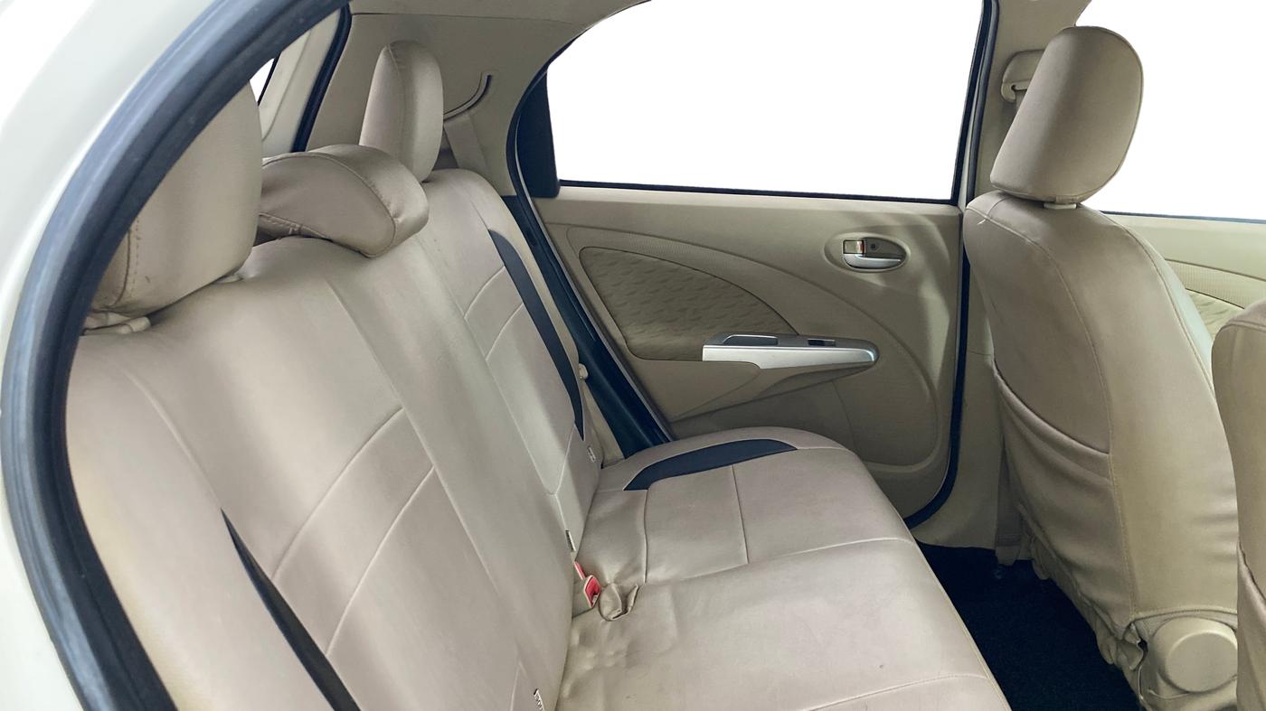 2019 Toyota Etios Liva V, CNG, Manual, 88,857 km, Right Side Rear Door Cabin