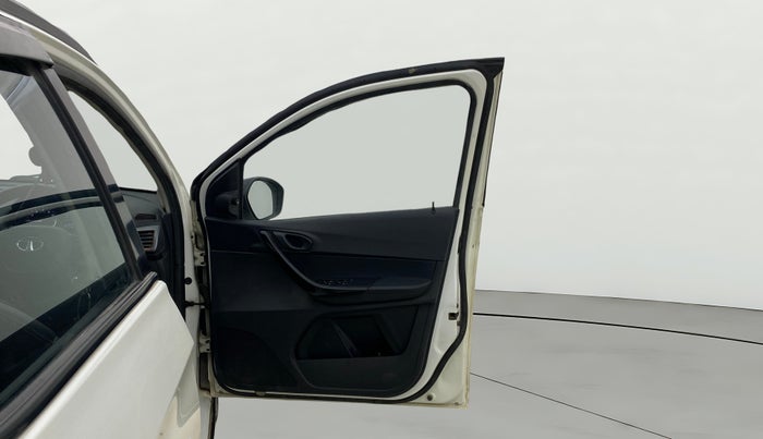 2018 Tata TIAGO NRG PETROL, Petrol, Manual, 85,225 km, RHS Front Door