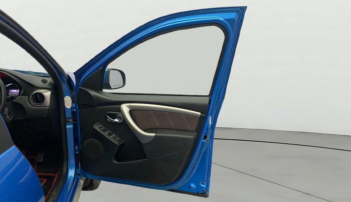 2020 Renault Duster RXZ 1.3 TURBO PETROL MT, Petrol, Manual, 25,335 km, RHS Front Door